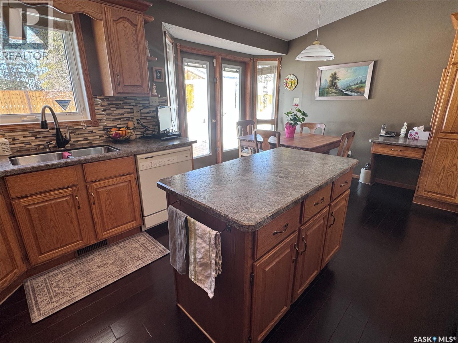 930 Sinotte Crescent, La Ronge, SK - Indoor Photo Showing Kitchen With Double Sink
