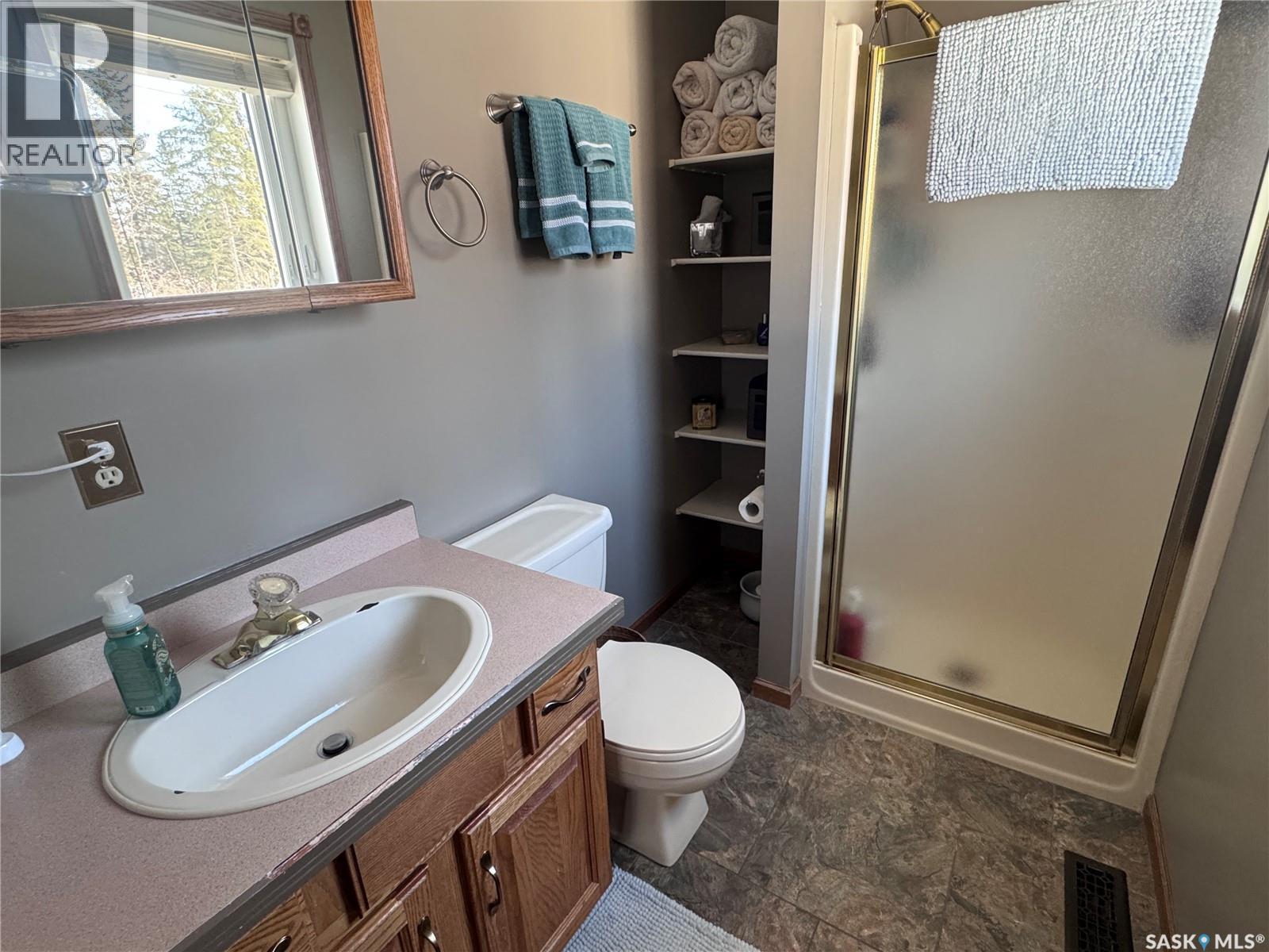 930 Sinotte Crescent, La Ronge, SK - Indoor Photo Showing Bathroom