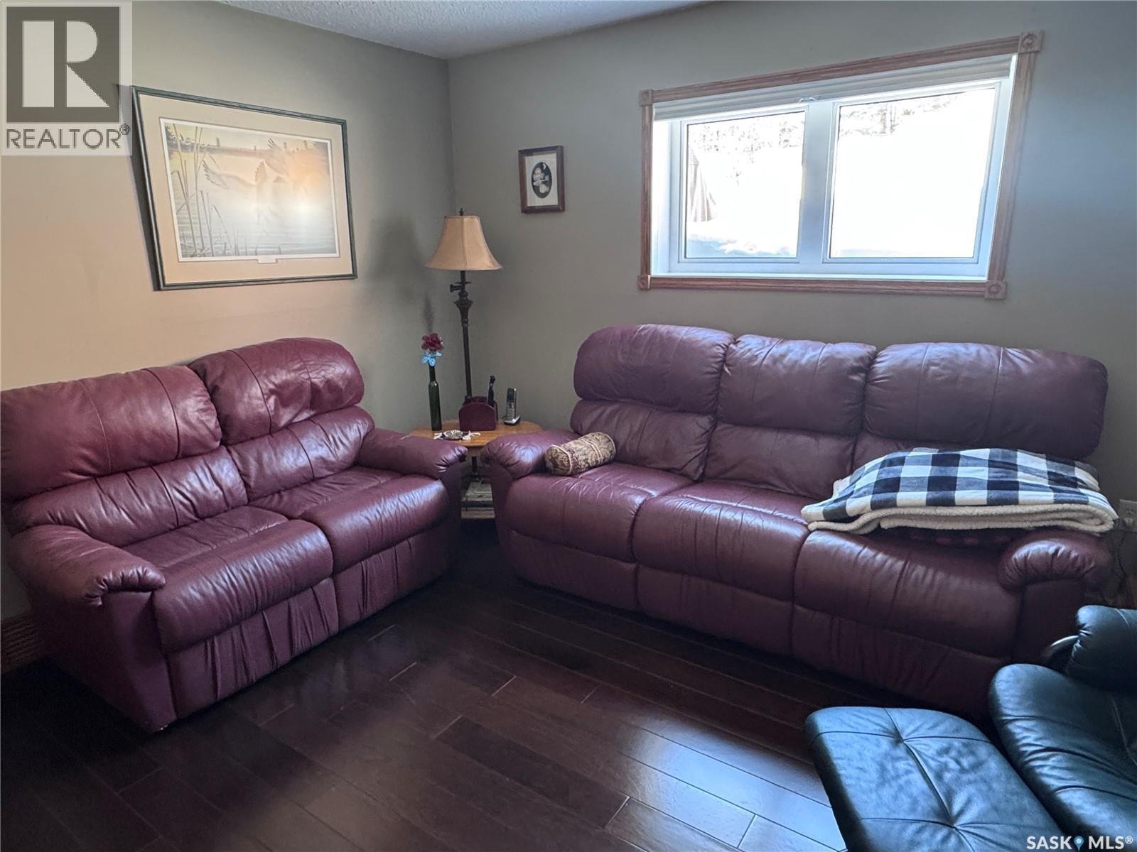 930 Sinotte Crescent, La Ronge, SK - Indoor Photo Showing Living Room