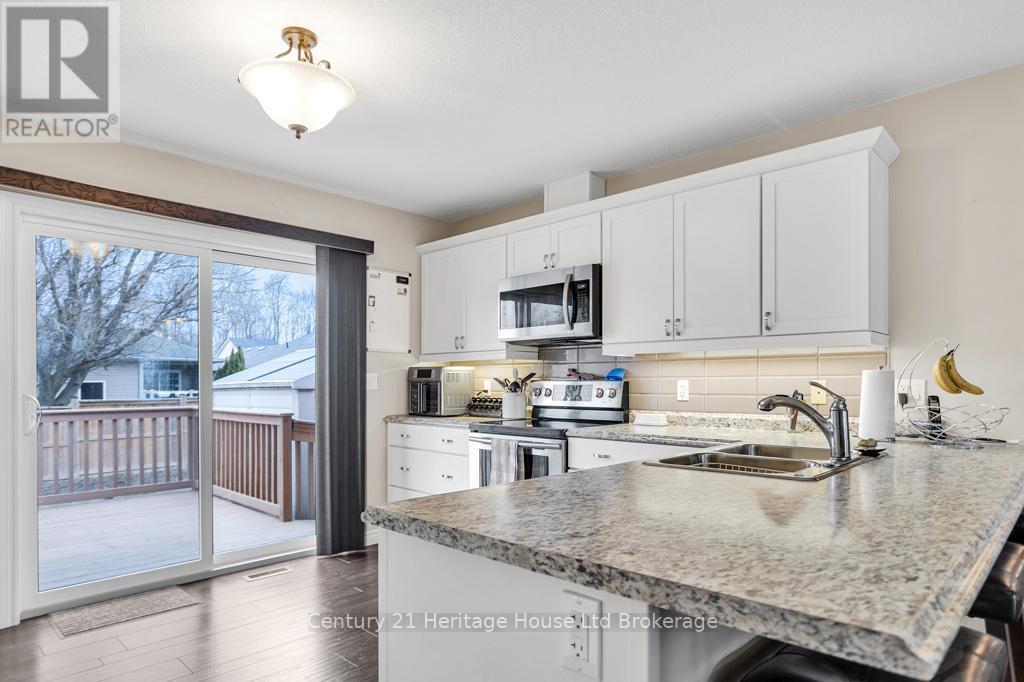 69 William Street, Tillsonburg, ON - Indoor Photo Showing Kitchen With Double Sink