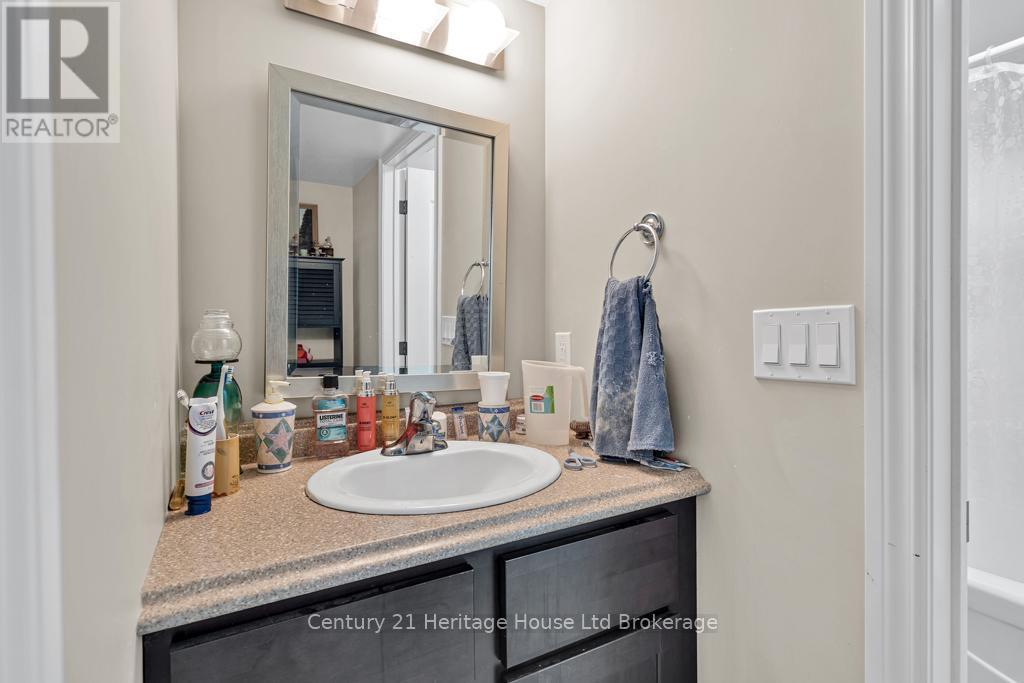 69 William Street, Tillsonburg, ON - Indoor Photo Showing Bathroom