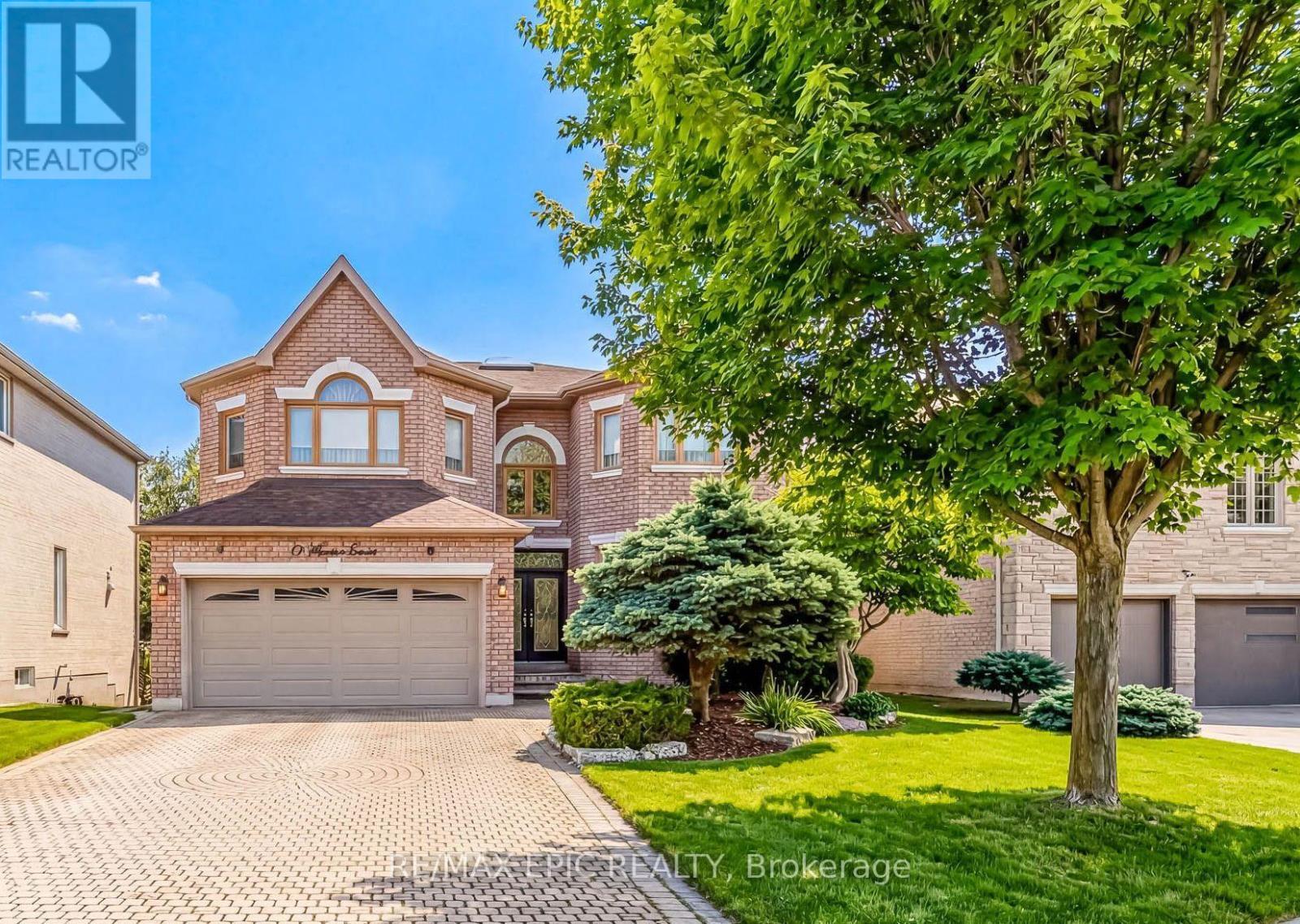 11 Palace Court, Richmond Hill, ON - Outdoor With Facade
