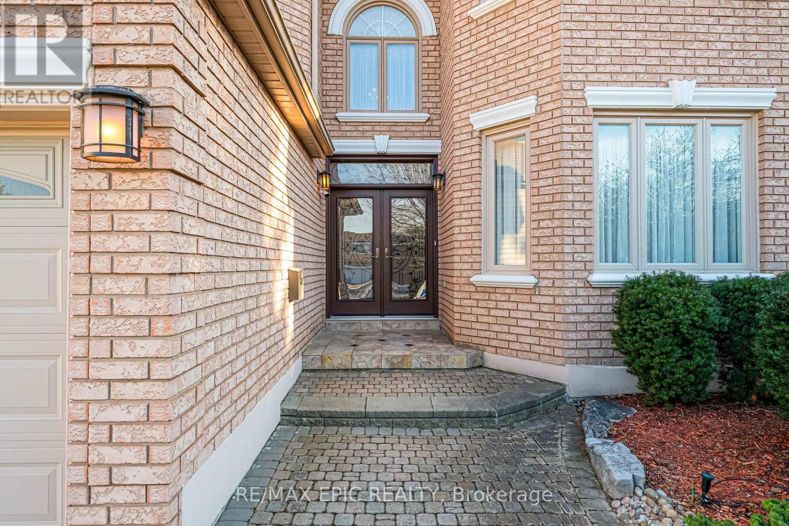 11 Palace Court, Richmond Hill, ON - Outdoor