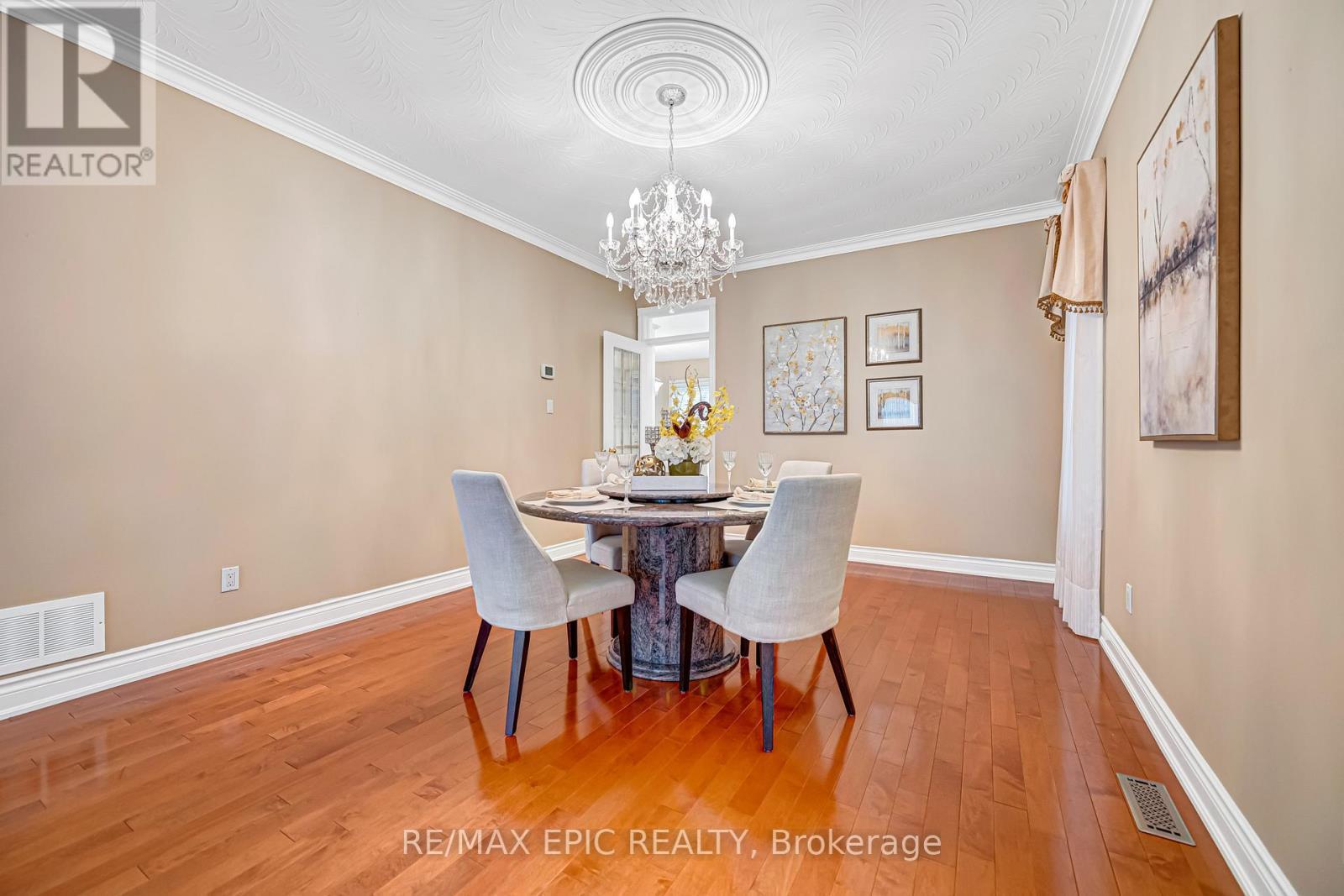 11 Palace Court, Richmond Hill, ON - Indoor Photo Showing Dining Room