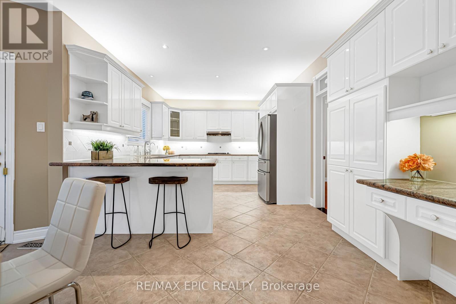 11 Palace Court, Richmond Hill, ON - Indoor Photo Showing Kitchen