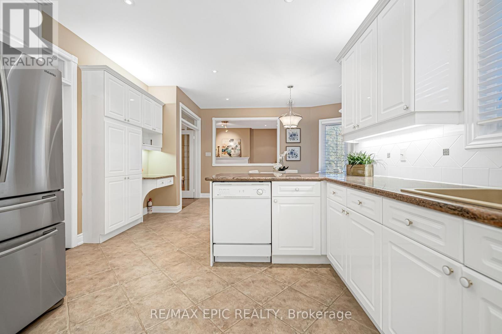 11 Palace Court, Richmond Hill, ON - Indoor Photo Showing Kitchen