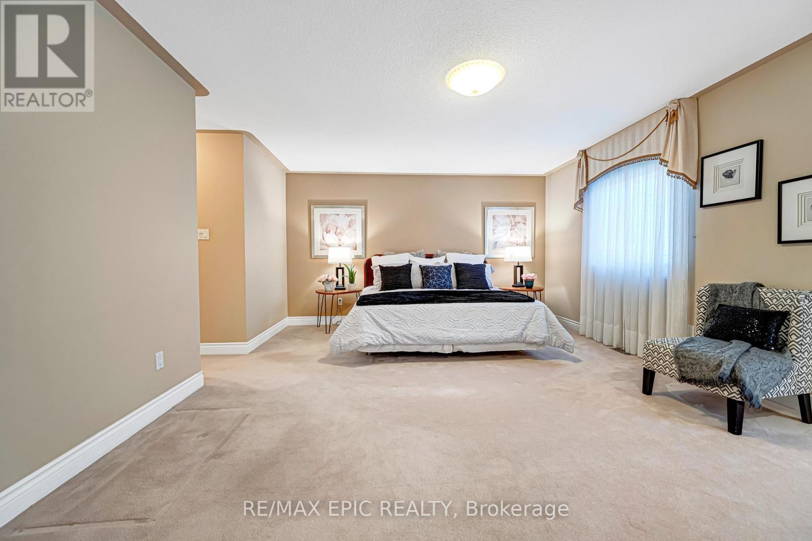11 Palace Court, Richmond Hill, ON - Indoor Photo Showing Bedroom