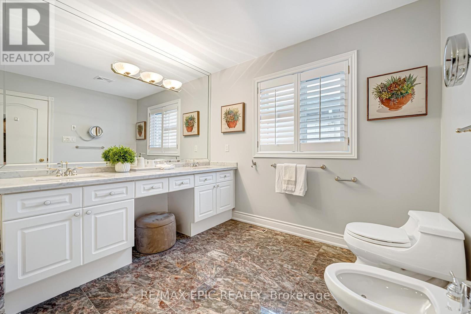 11 Palace Court, Richmond Hill, ON - Indoor Photo Showing Bathroom