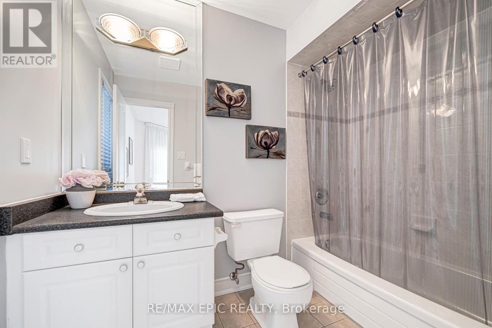 11 Palace Court, Richmond Hill, ON - Indoor Photo Showing Bathroom