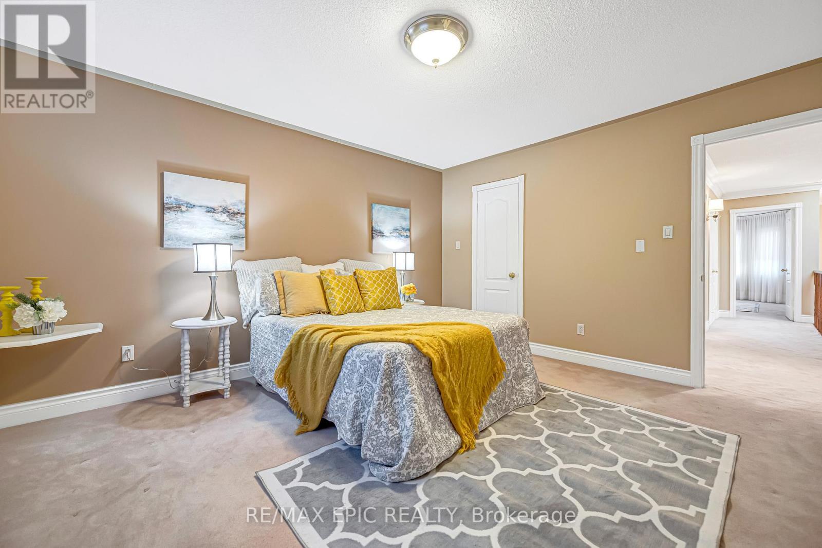 11 Palace Court, Richmond Hill, ON - Indoor Photo Showing Bedroom
