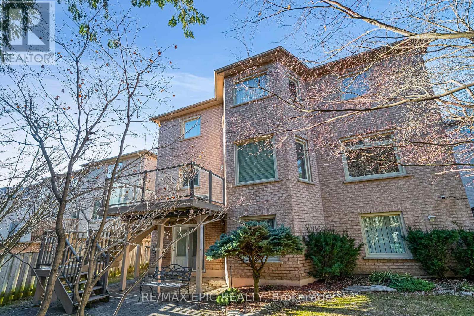 11 Palace Court, Richmond Hill, ON - Outdoor