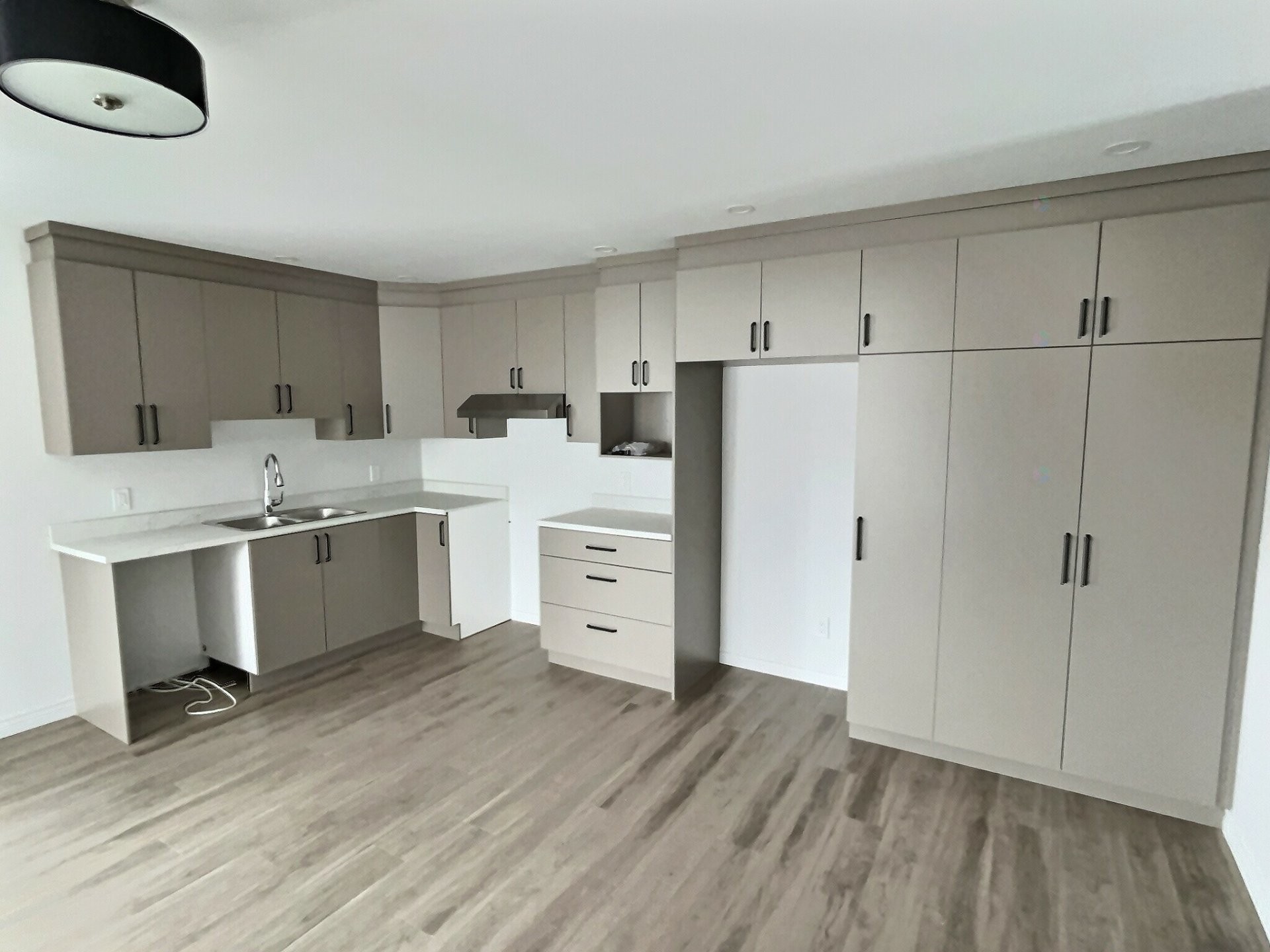 Kitchen - 112 Av. Carter, Rouyn-Noranda, QC - Indoor Photo Showing Kitchen With Double Sink