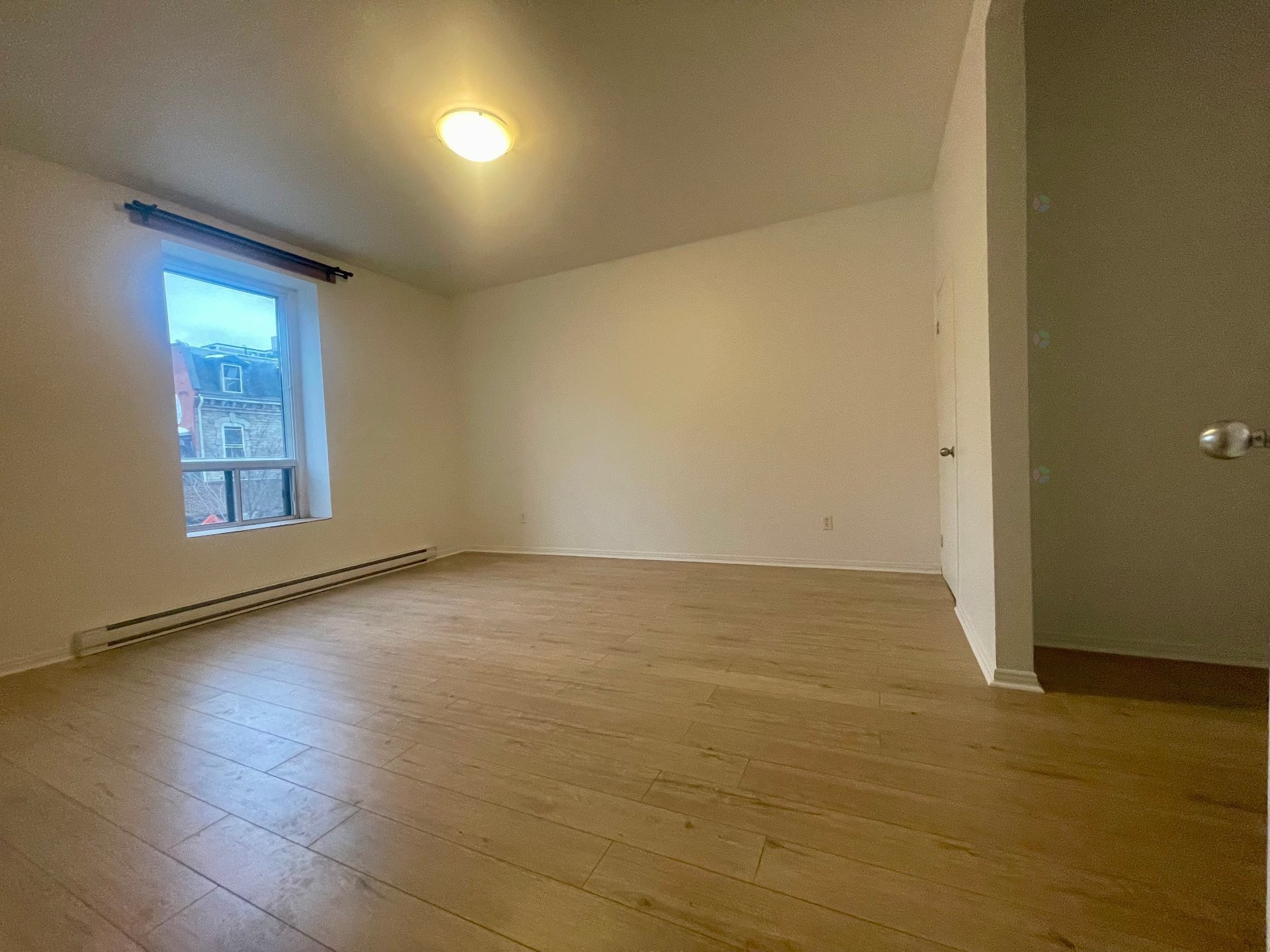 Salon - 3-1404 Rue St-Mathieu, Montréal (Ville-Marie), QC - Indoor Photo Showing Other Room