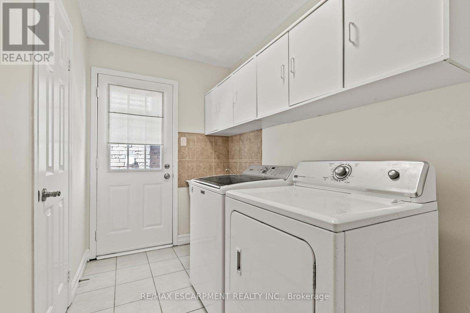 23 Ricardo Court, Hamilton, ON - Indoor Photo Showing Laundry Room