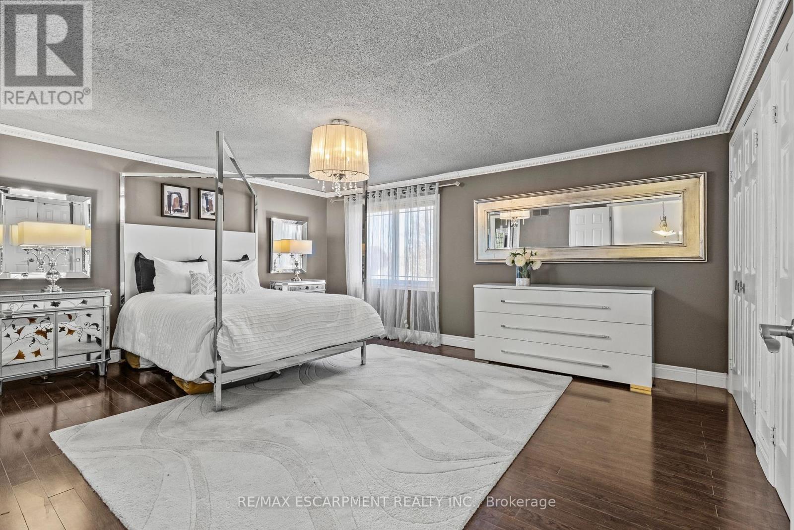 23 Ricardo Court, Hamilton, ON - Indoor Photo Showing Bedroom