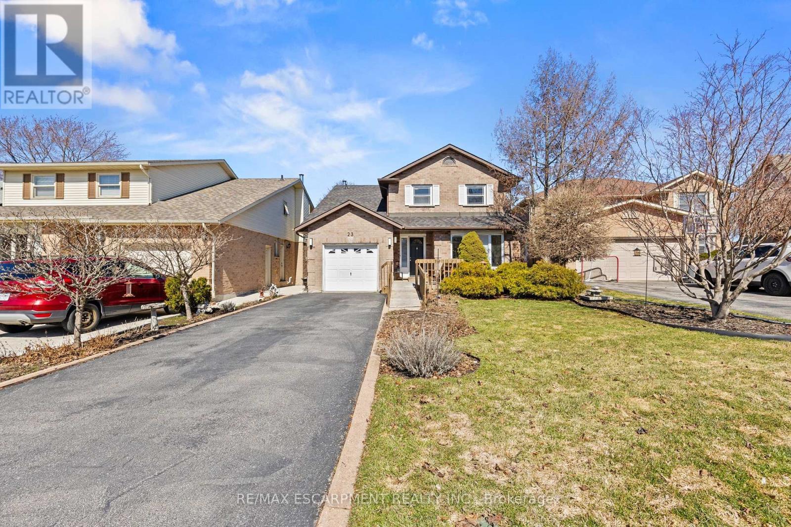 23 Ricardo Court, Hamilton, ON - Outdoor With Facade