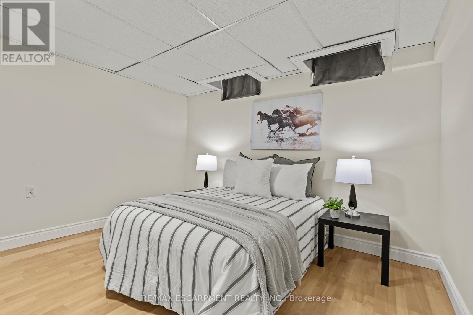 23 Ricardo Court, Hamilton, ON - Indoor Photo Showing Bedroom