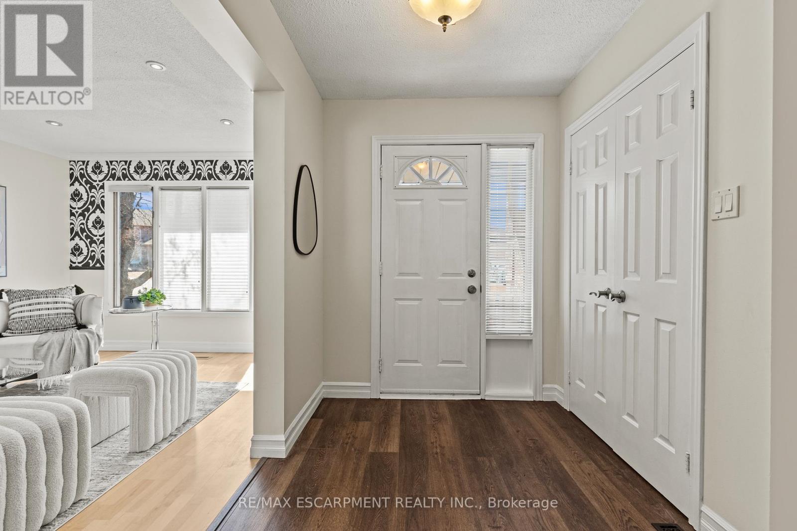 23 Ricardo Court, Hamilton, ON - Indoor Photo Showing Other Room