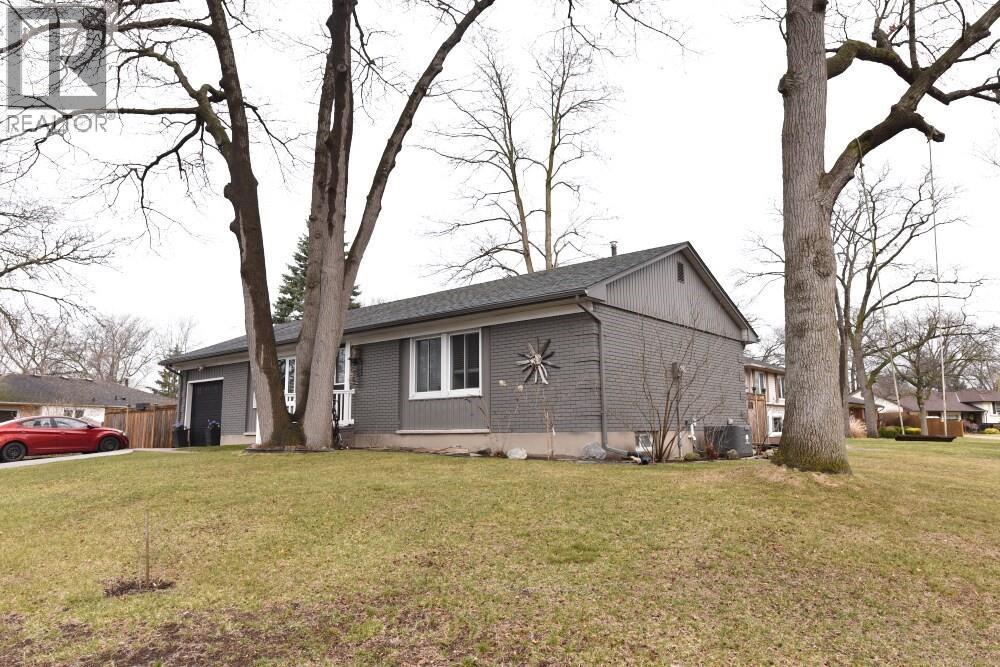 830 Champlain Road, Sarnia, ON - Outdoor