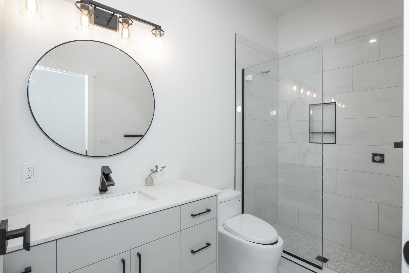 3201 96 High Street N, Thunder Bay, ON - Indoor Photo Showing Bathroom