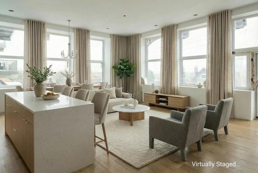 3201 96 High Street N, Thunder Bay, ON - Indoor Photo Showing Living Room