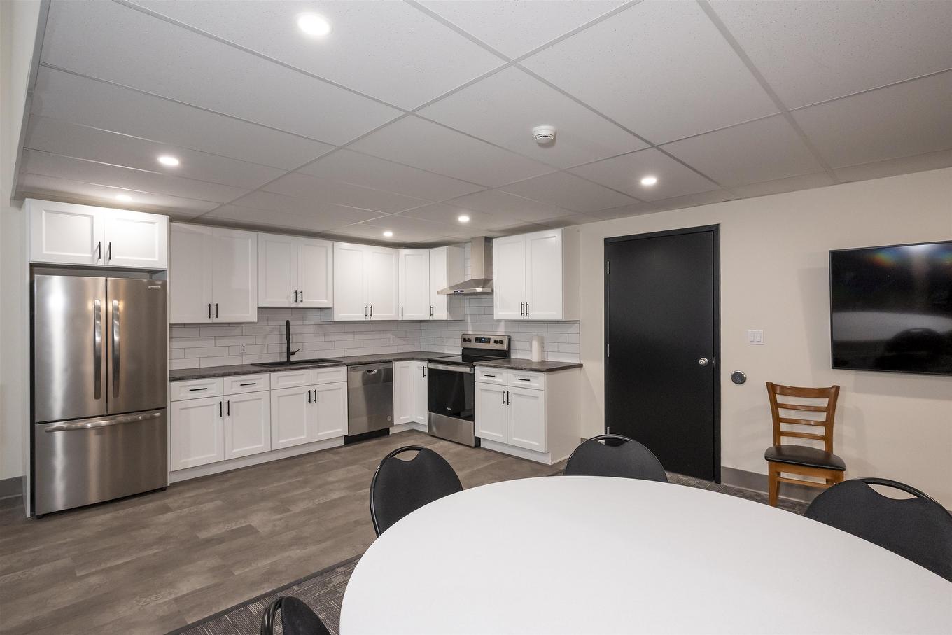 3201 96 High Street N, Thunder Bay, ON - Indoor Photo Showing Kitchen