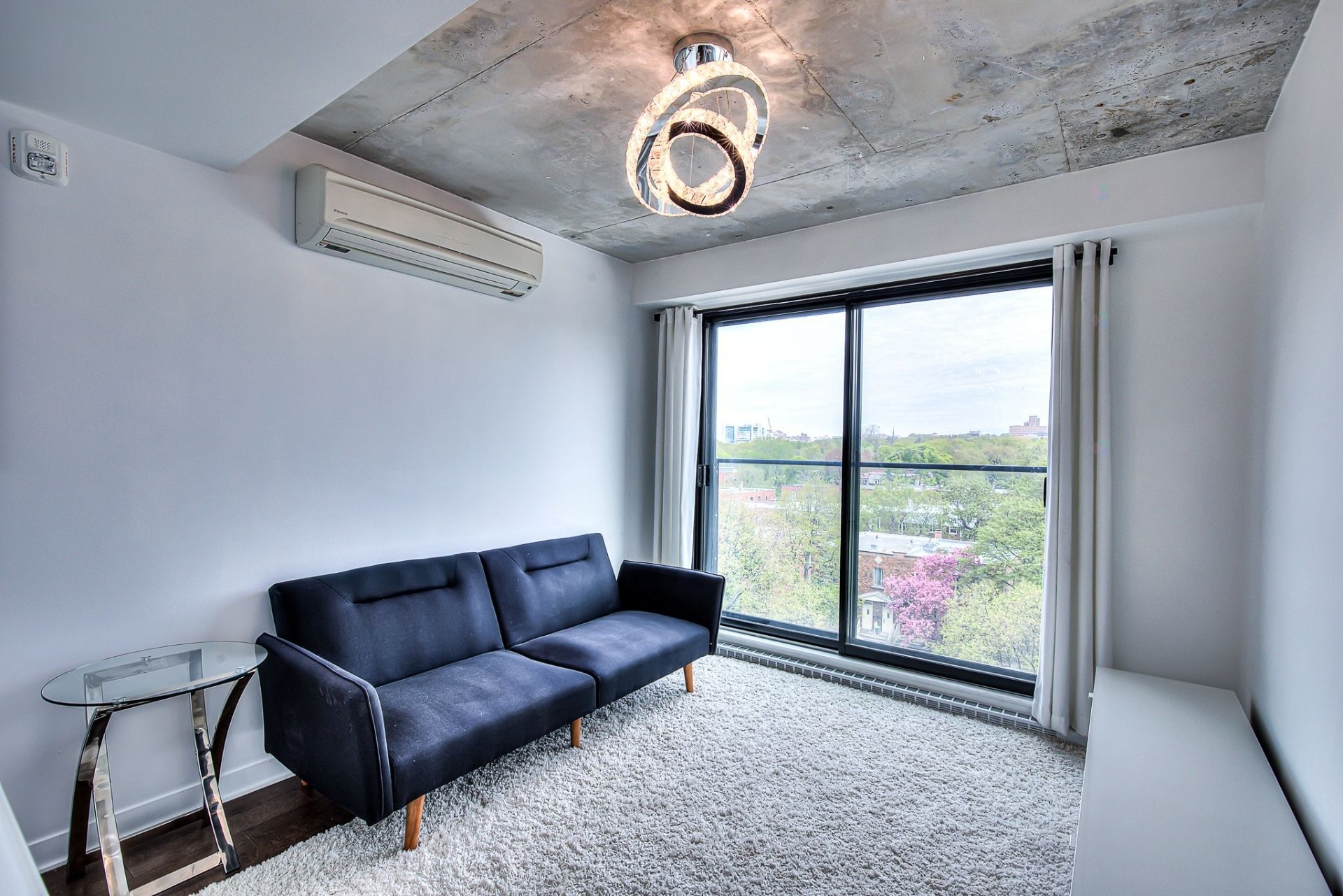 Salon - 604-5227 Boul. Décarie, Montréal (Côte-Des-Neiges/Notre-Dame-De-Grâce), QC - Indoor