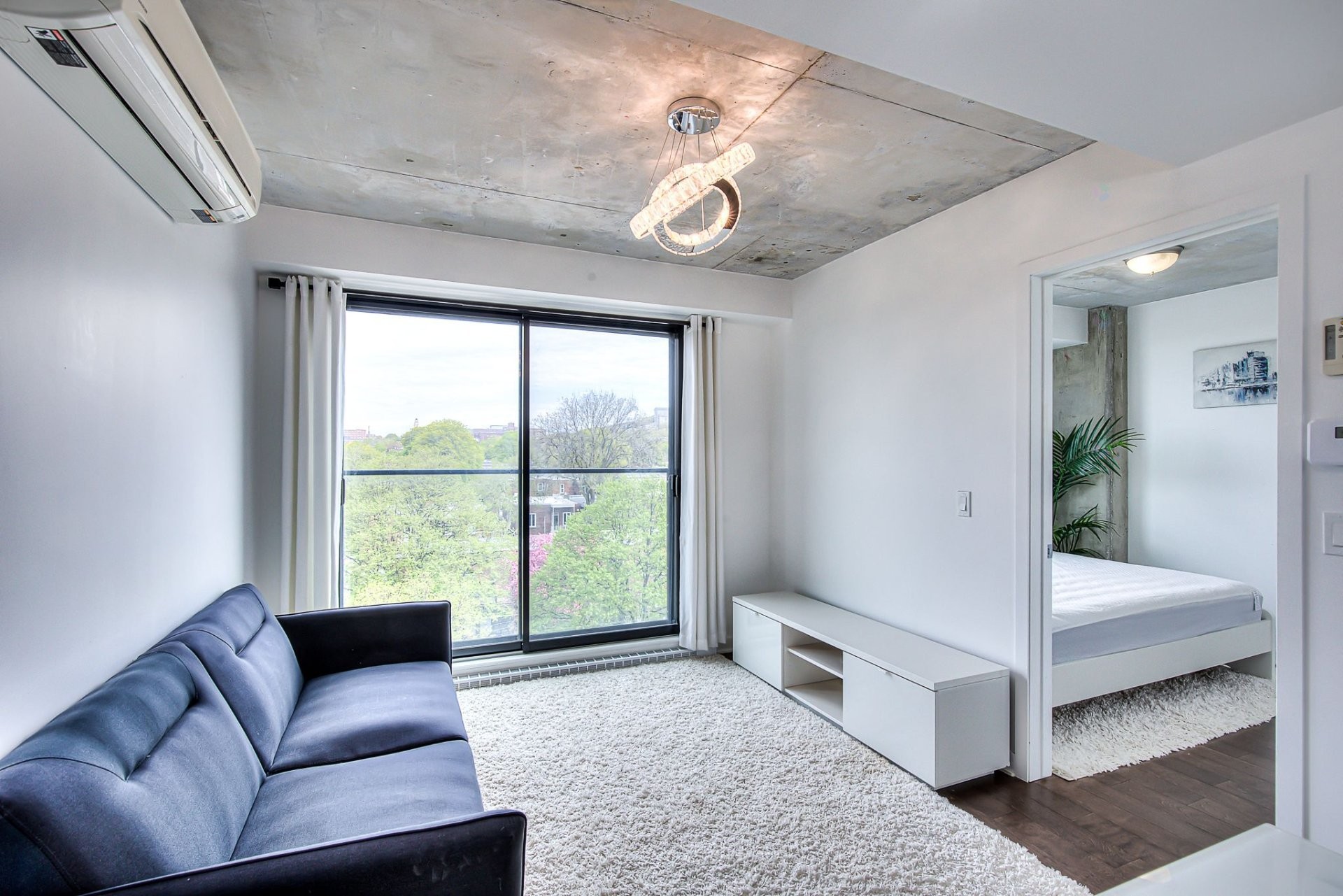 Salon - 604-5227 Boul. Décarie, Montréal (Côte-Des-Neiges/Notre-Dame-De-Grâce), QC - Indoor