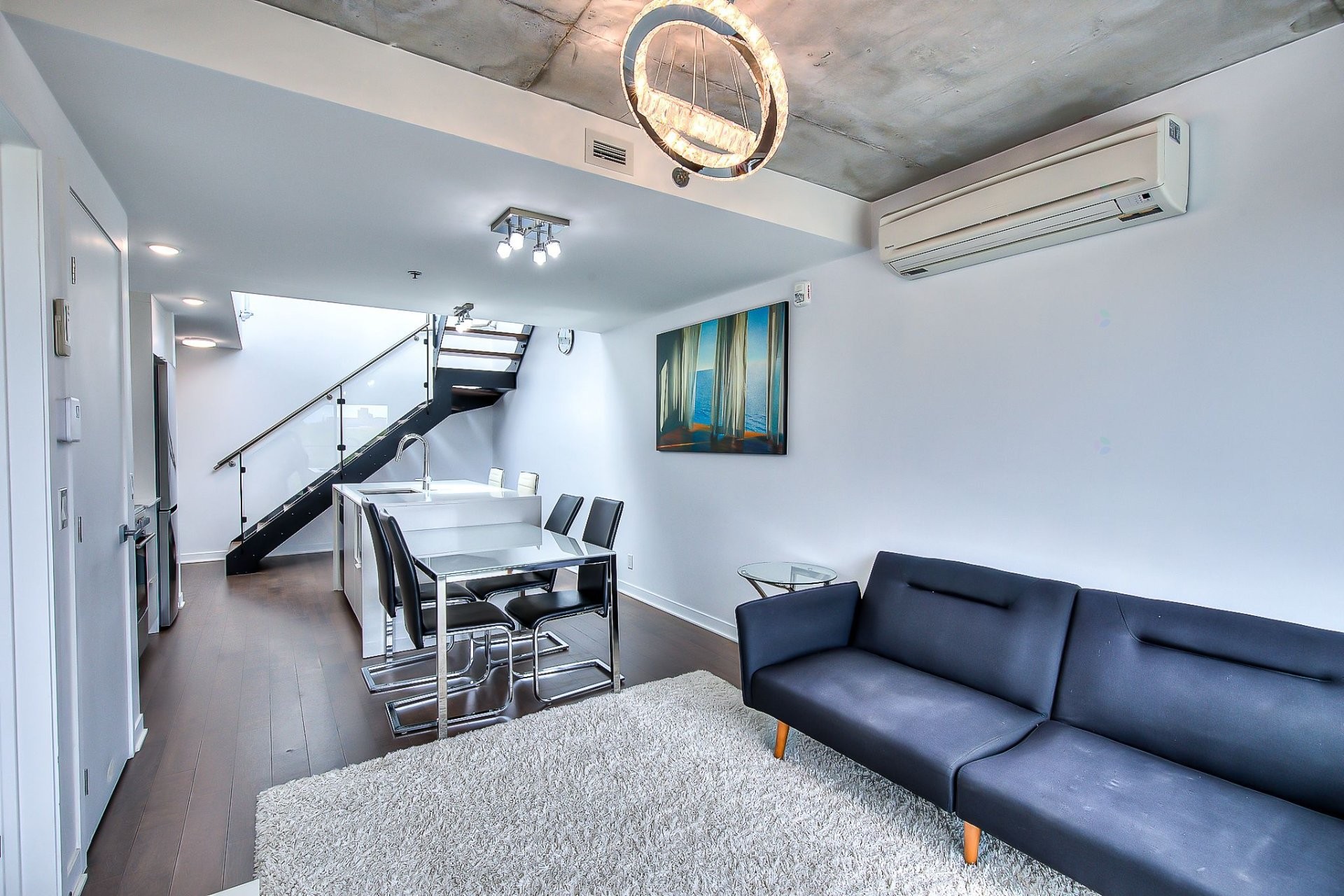 Salon - 604-5227 Boul. Décarie, Montréal (Côte-Des-Neiges/Notre-Dame-De-Grâce), QC - Indoor