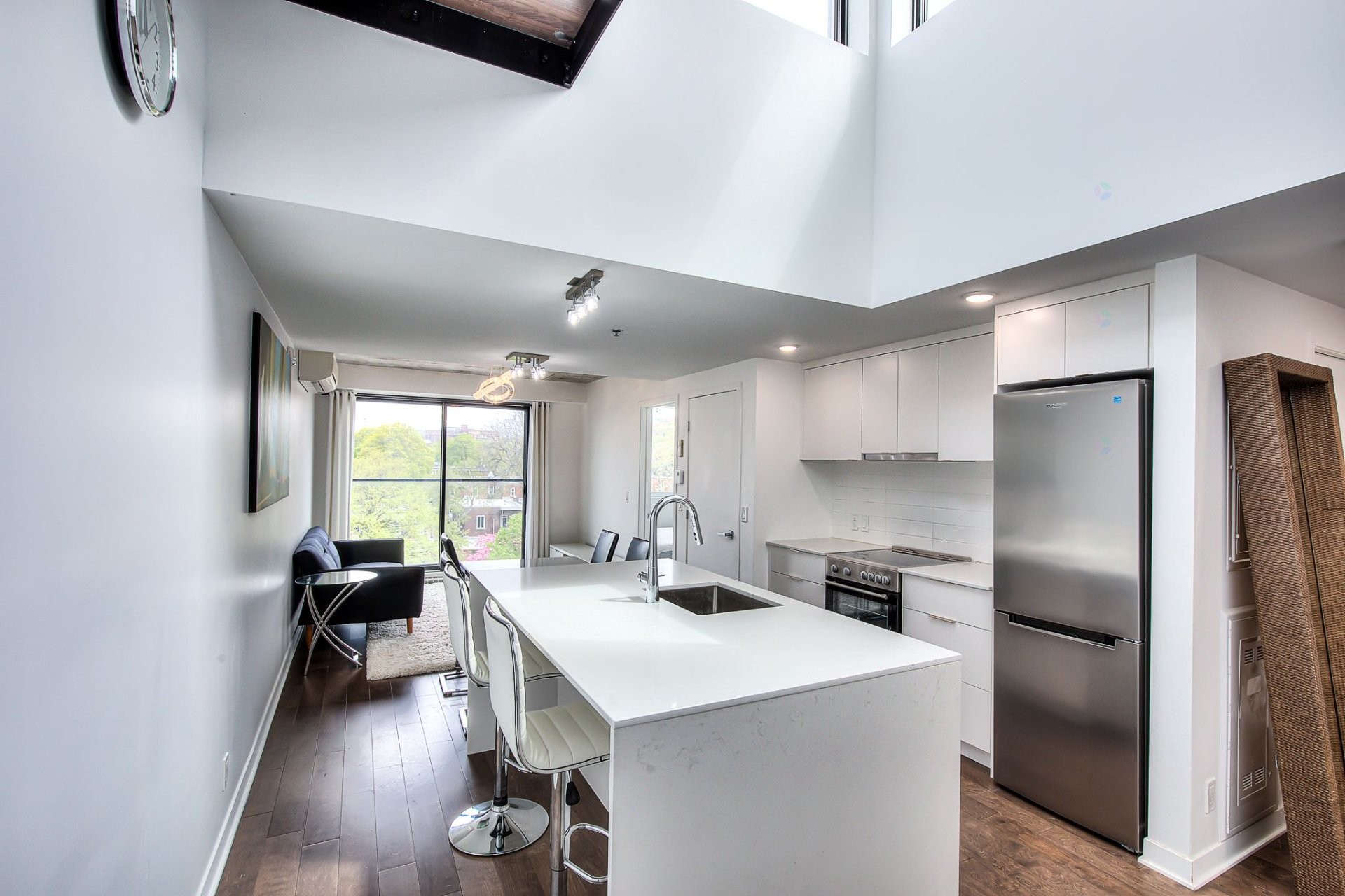 Cuisine - 604-5227 Boul. Décarie, Montréal (Côte-Des-Neiges/Notre-Dame-De-Grâce), QC - Indoor Photo Showing Kitchen With Upgraded Kitchen