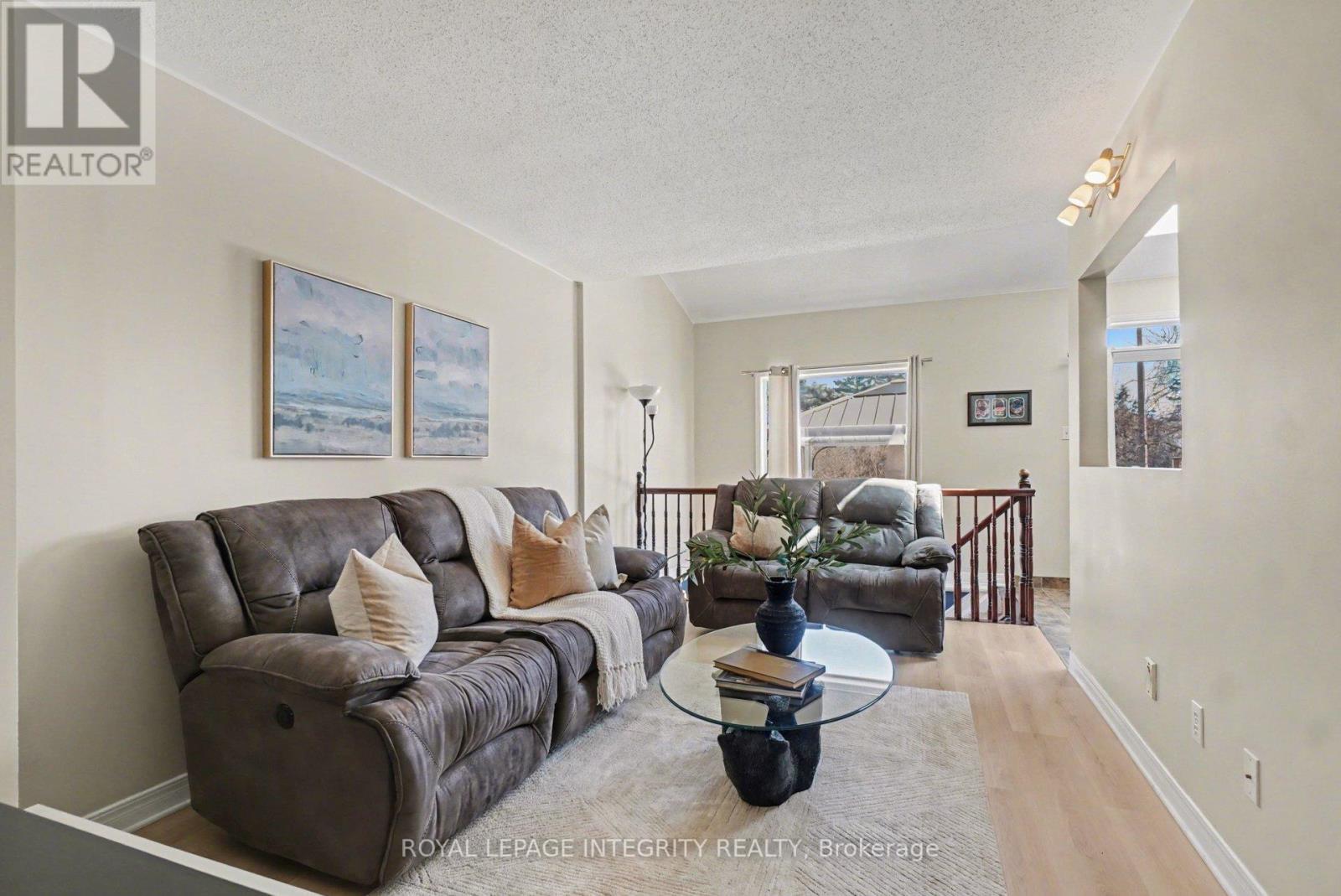 52 Blackdome Crescent, Ottawa, ON - Indoor Photo Showing Living Room