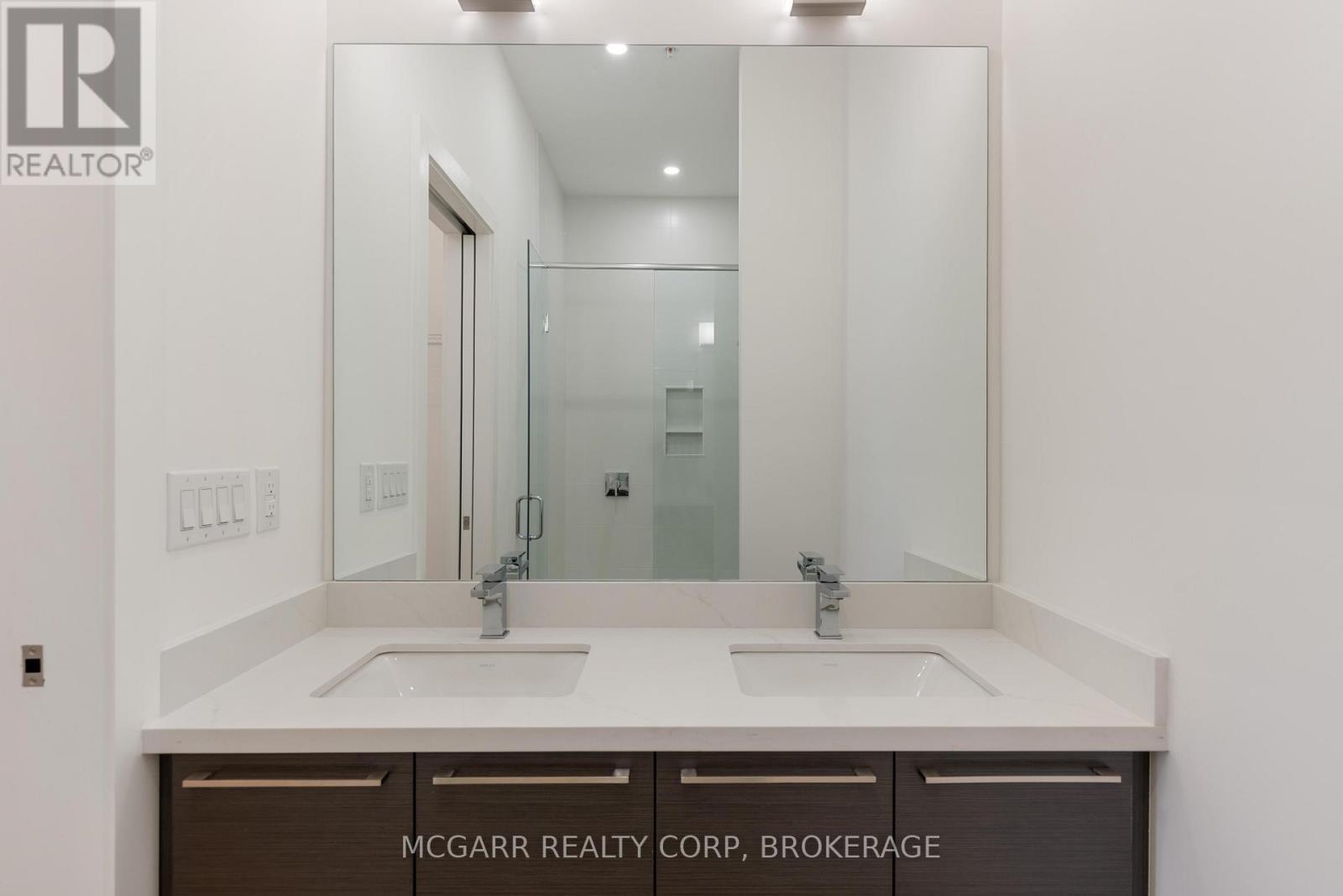 4 piece primary ensuite - 507 - 77 Yates Street, St. Catharines (Downtown), ON - Indoor Photo Showing Bathroom