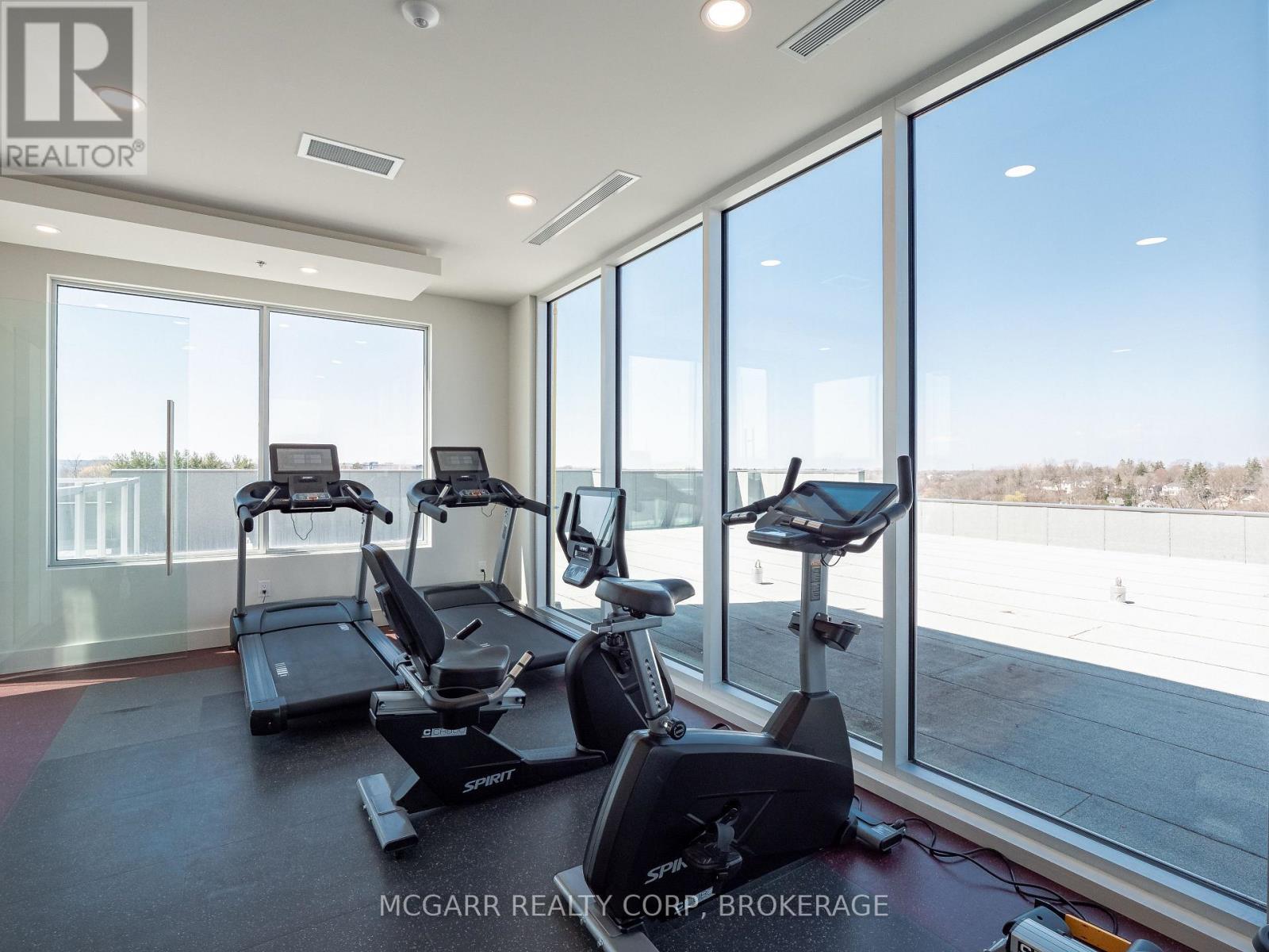 Roof top fitness room - 507 - 77 Yates Street, St. Catharines (Downtown), ON - Indoor Photo Showing Gym Room
