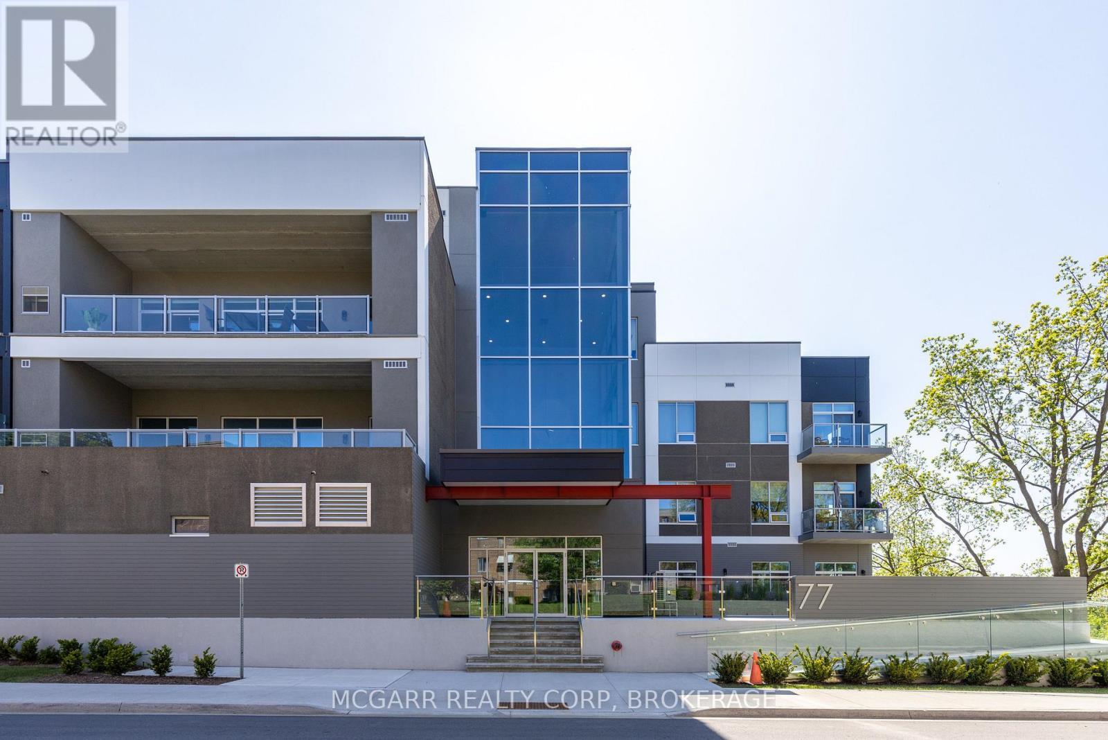 Spectacular front entry - 507 - 77 Yates Street, St. Catharines (Downtown), ON - Outdoor