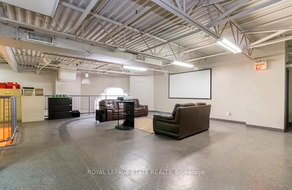 1325 Barton Street E, Hamilton, ON
