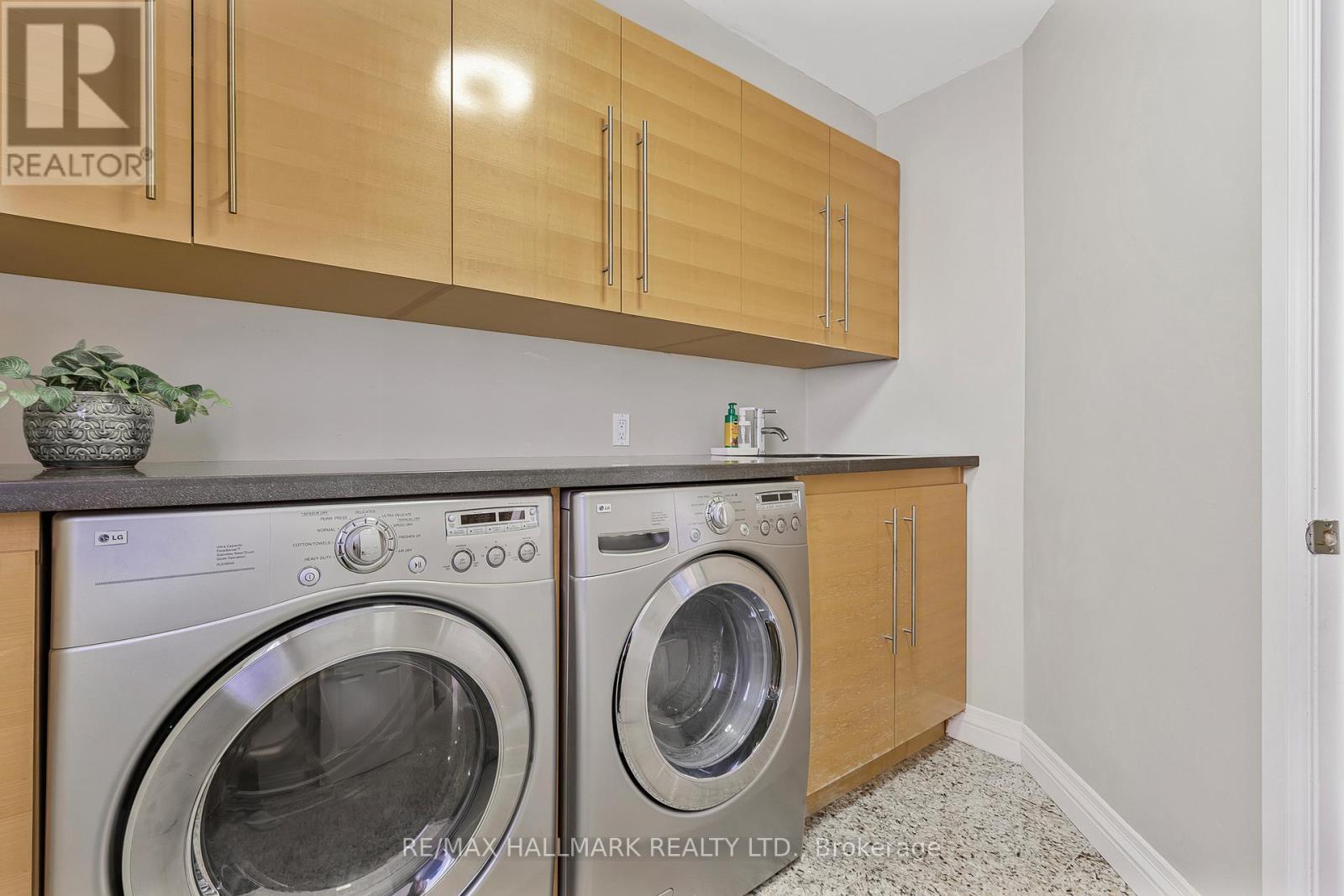 48 Lambert Road, Markham, ON - Indoor Photo Showing Laundry Room