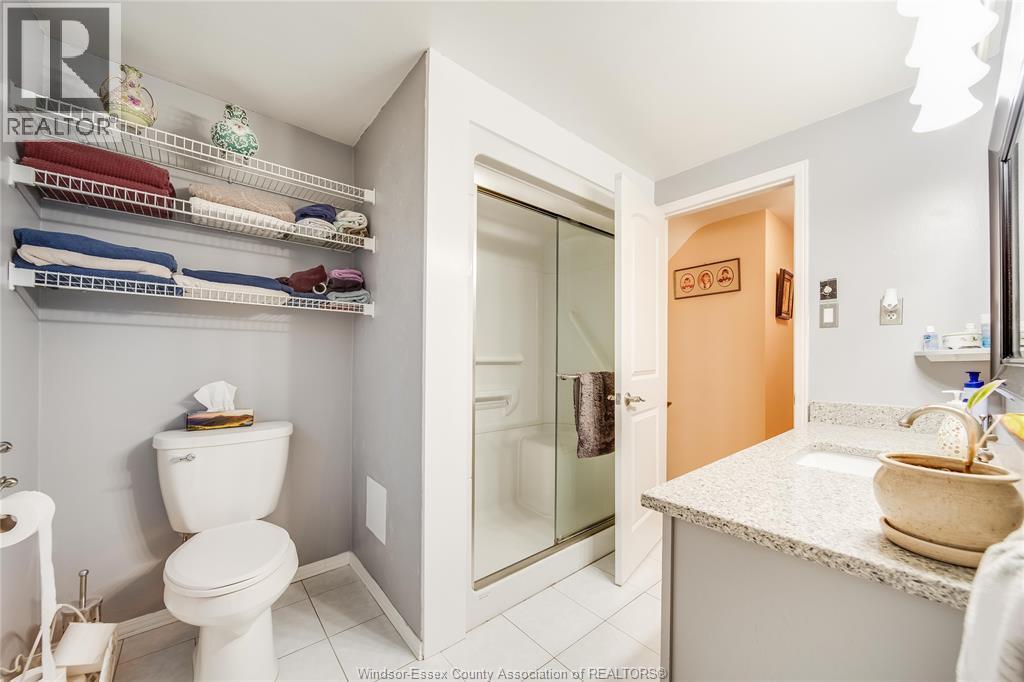 10682 Keating Crescent, Windsor, ON - Indoor Photo Showing Bathroom