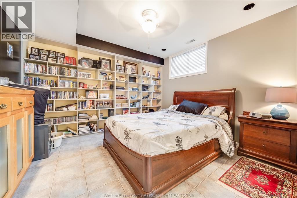 10682 Keating Crescent, Windsor, ON - Indoor Photo Showing Bedroom
