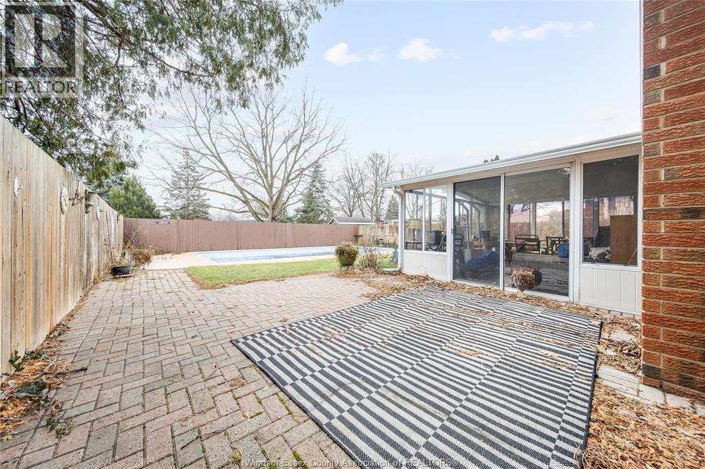10682 Keating Crescent, Windsor, ON - Outdoor