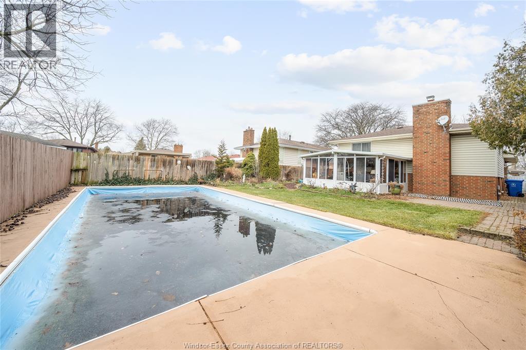 10682 Keating Crescent, Windsor, ON - Outdoor With In Ground Pool