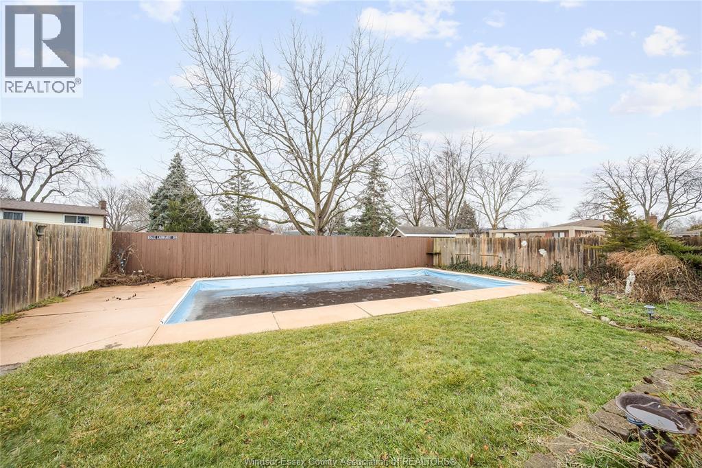 10682 Keating Crescent, Windsor, ON - Outdoor With Backyard