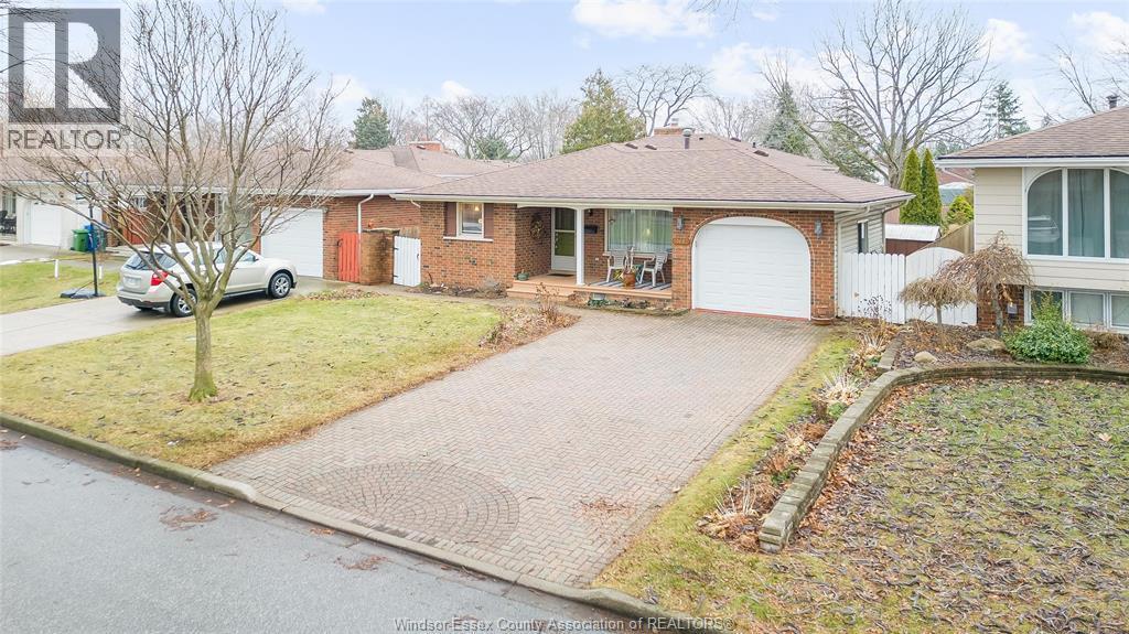 10682 Keating Crescent, Windsor, ON - Outdoor