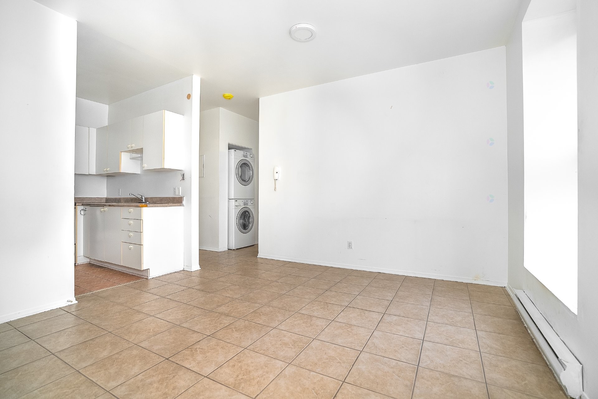 Salon - 1-1319 Rue Ste-Catherine E., Montréal (Ville-Marie), QC - Indoor Photo Showing Kitchen