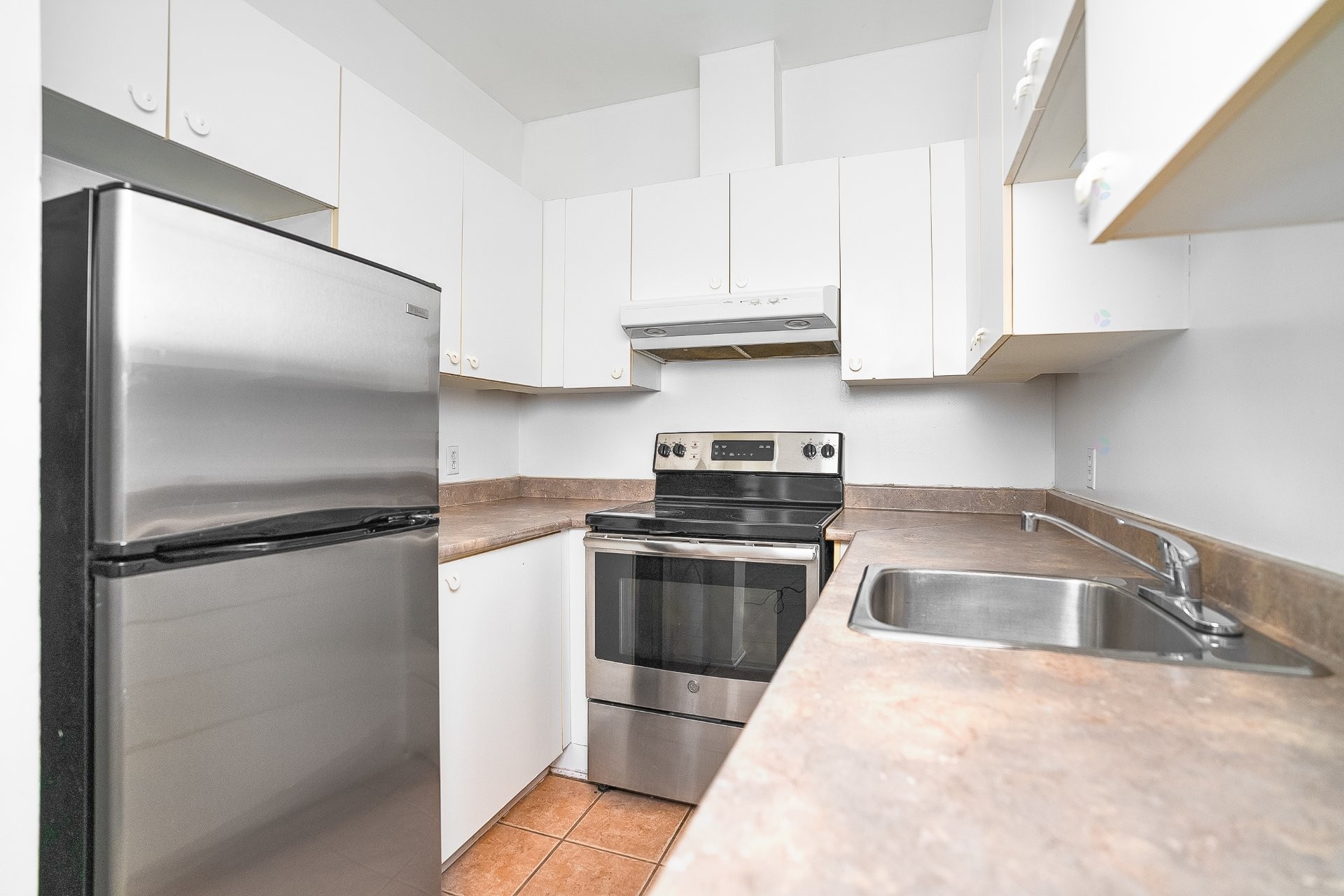 Cuisine - 1-1319 Rue Ste-Catherine E., Montréal (Ville-Marie), QC - Indoor Photo Showing Kitchen