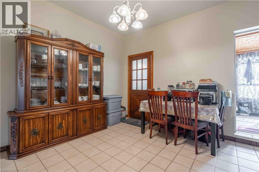 20 Milton Avenue, Hamilton, ON - Indoor Photo Showing Dining Room