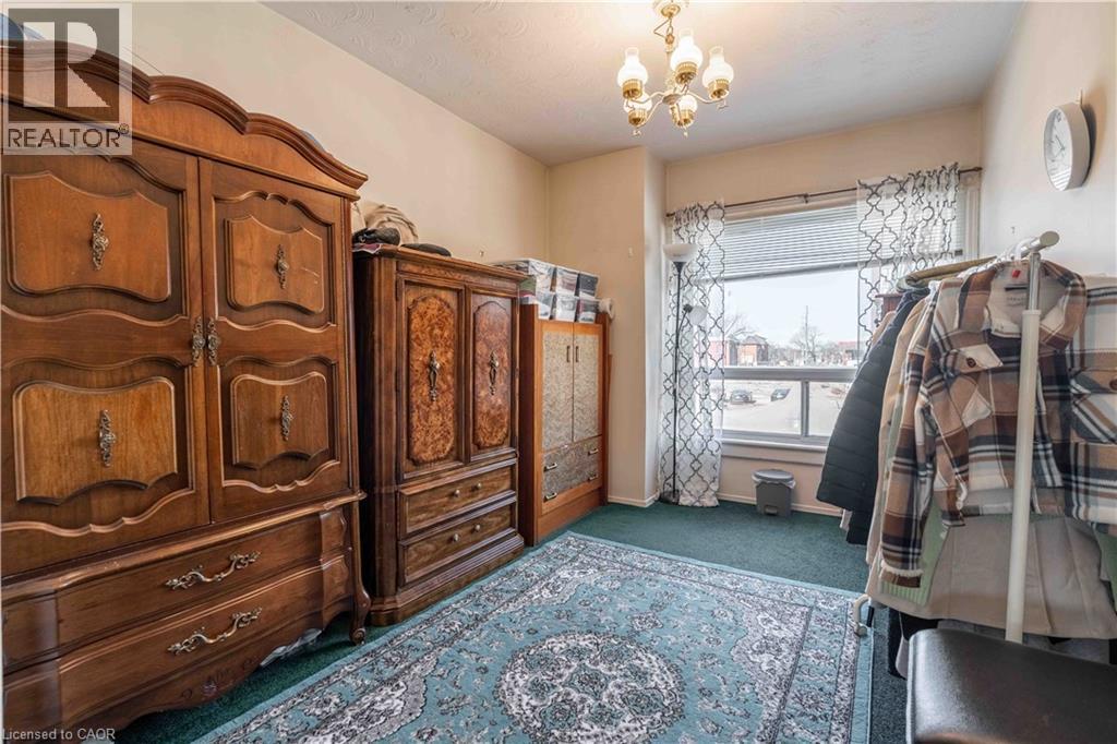 20 Milton Avenue, Hamilton, ON - Indoor Photo Showing Other Room