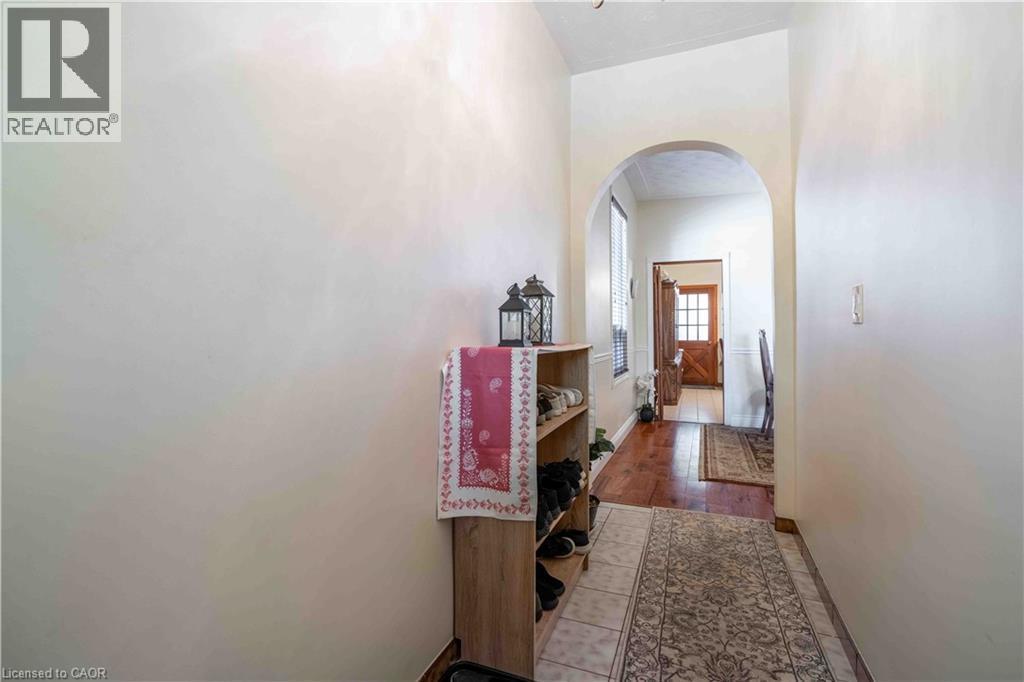 20 Milton Avenue, Hamilton, ON - Indoor Photo Showing Other Room