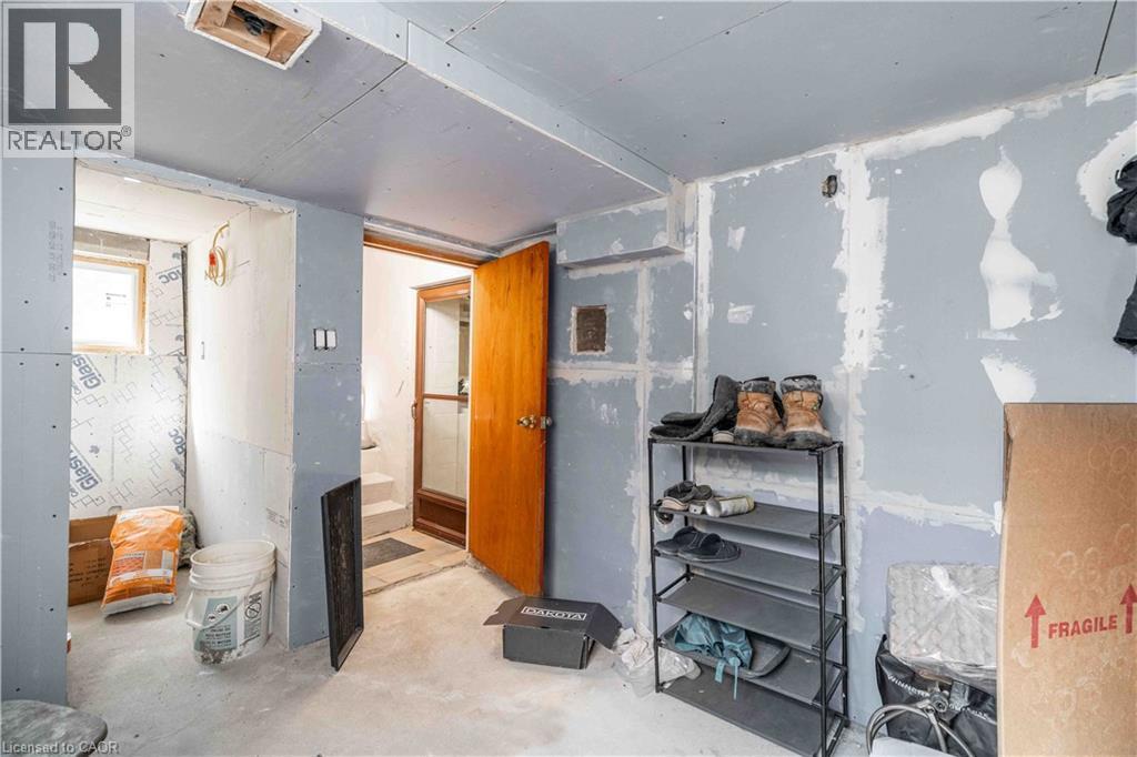 20 Milton Avenue, Hamilton, ON - Indoor Photo Showing Other Room