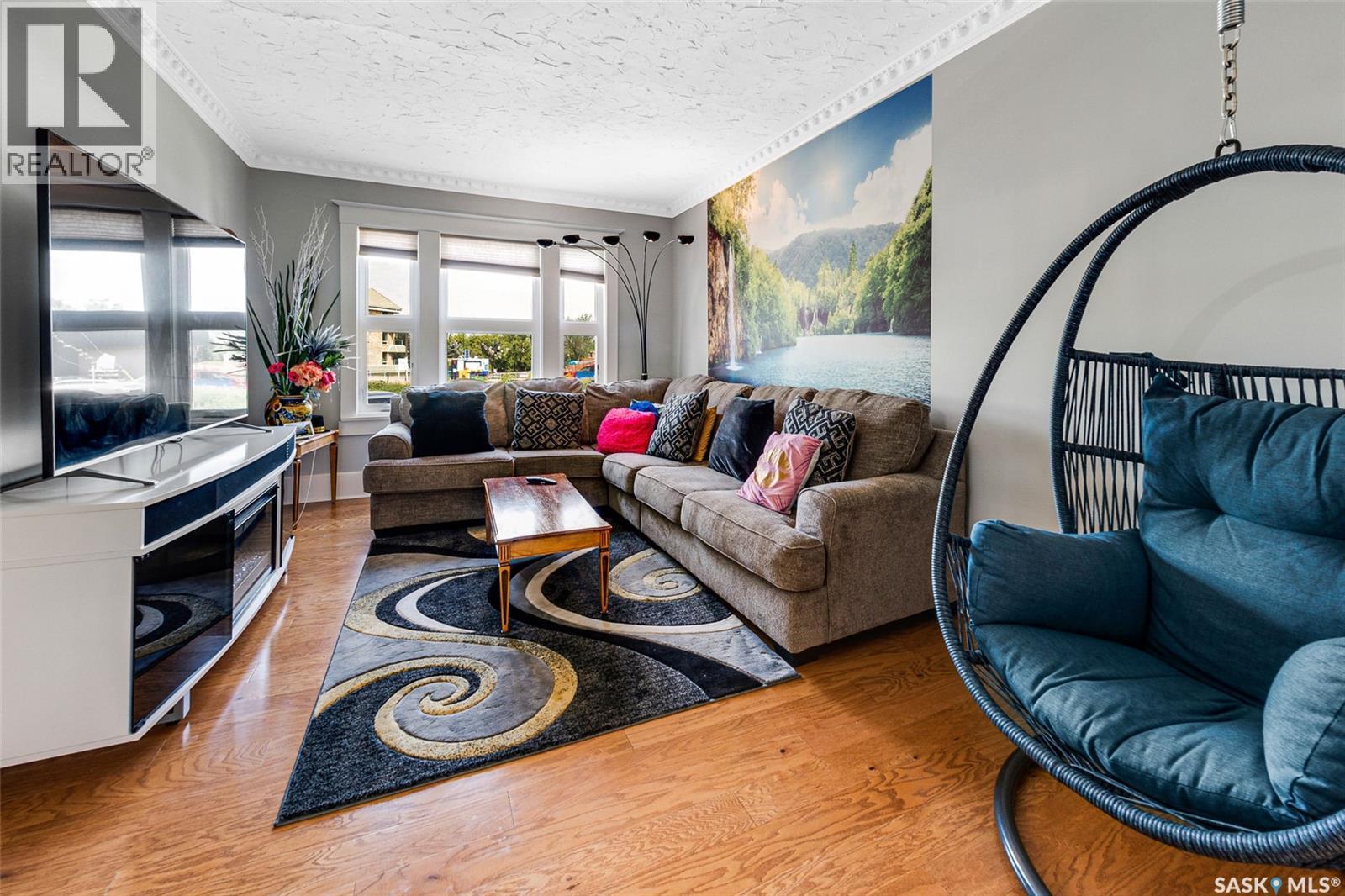 518 12Th Street E, Saskatoon, SK - Indoor Photo Showing Living Room
