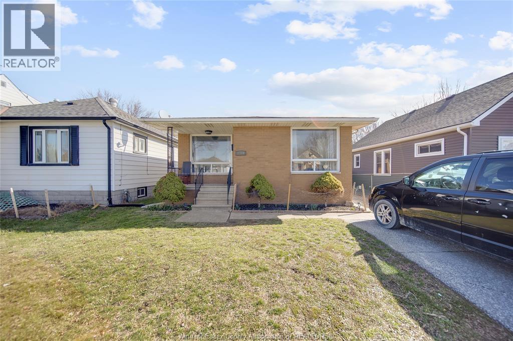 2340 George Avenue, Windsor, ON - Outdoor